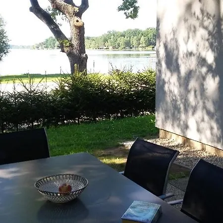 Bezdrev U Hluboke Nad Vltavou Lodge