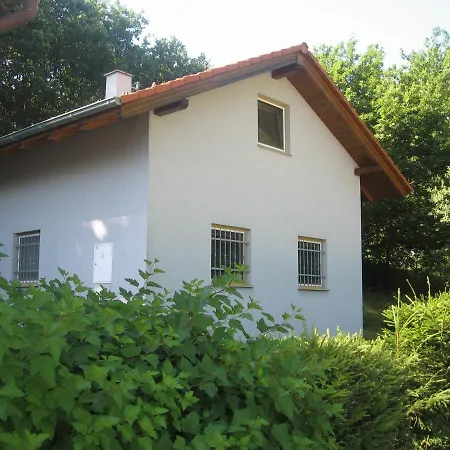 Bezdrev U Hluboke Nad Vltavou אכסניה *